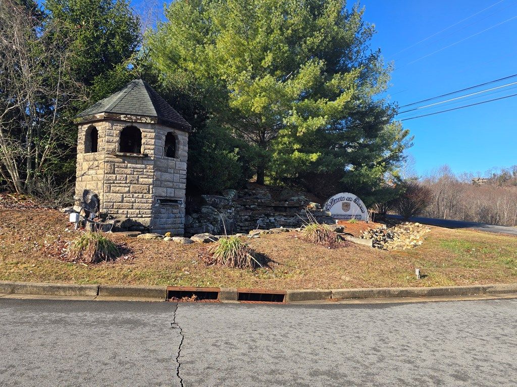 Photo of 1124 Biltmore Place #14, Piney Flats, TN 37686 (MLS # 104546)