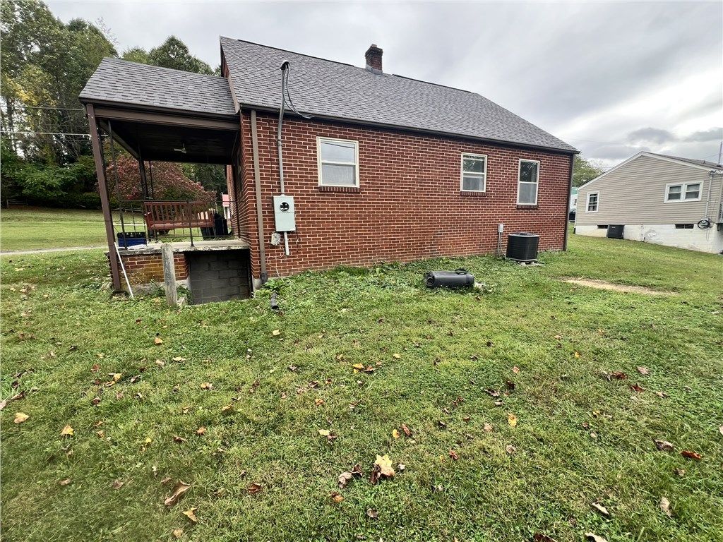 Photo of 815 Goolsby St, Marion, VA 24354 (MLS # 103668)