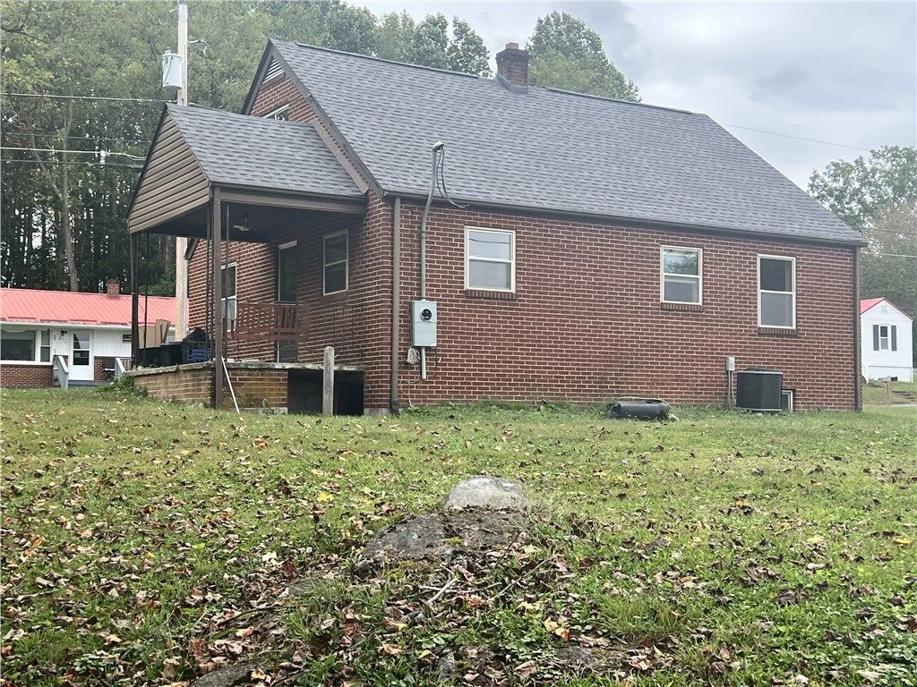 Photo of 815 Goolsby St, Marion, VA 24354 (MLS # 103668)