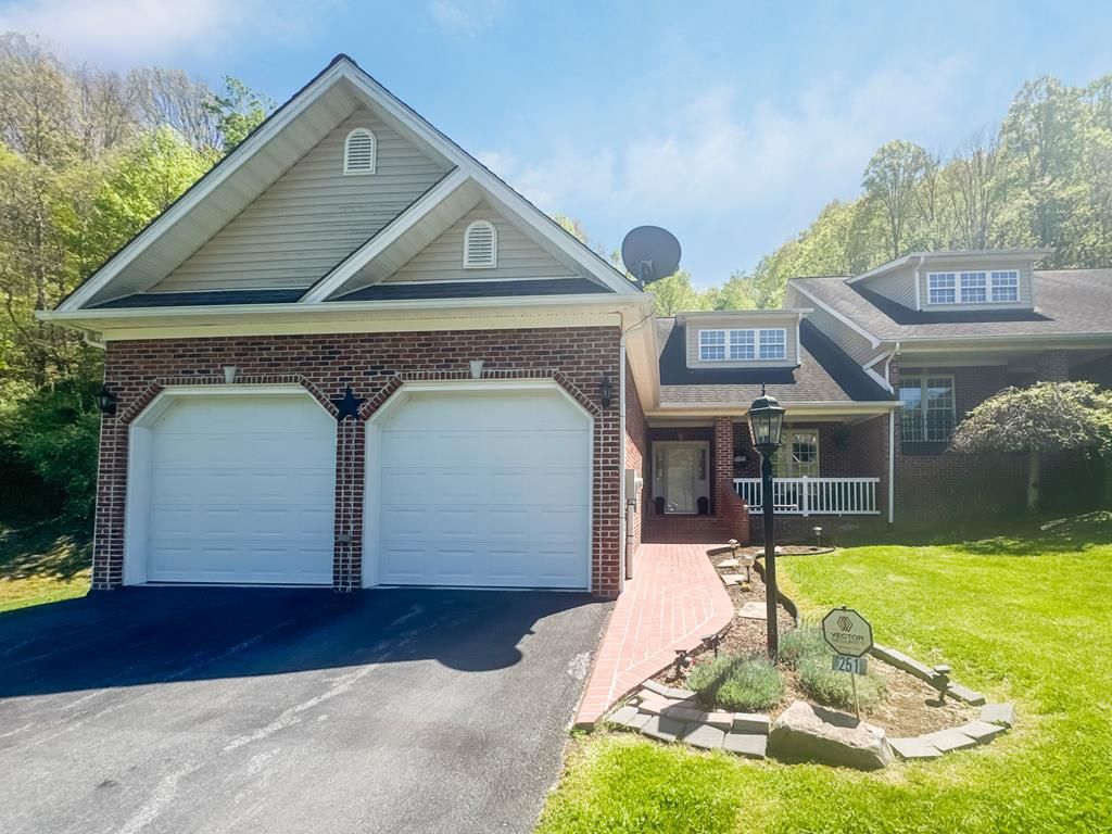 Photo of 251 Cresswood Dr, Richlands, VA 24641 (MLS # 109824)