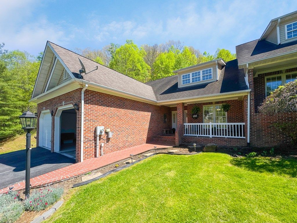 Photo of 251 Cresswood Dr, Richlands, VA 24641 (MLS # 109824)