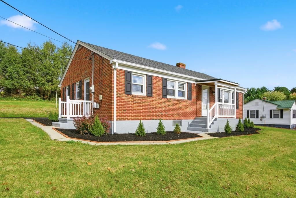 Photo of 100 Umberger Street, Wytheville, VA 24382 (MLS # 103994)