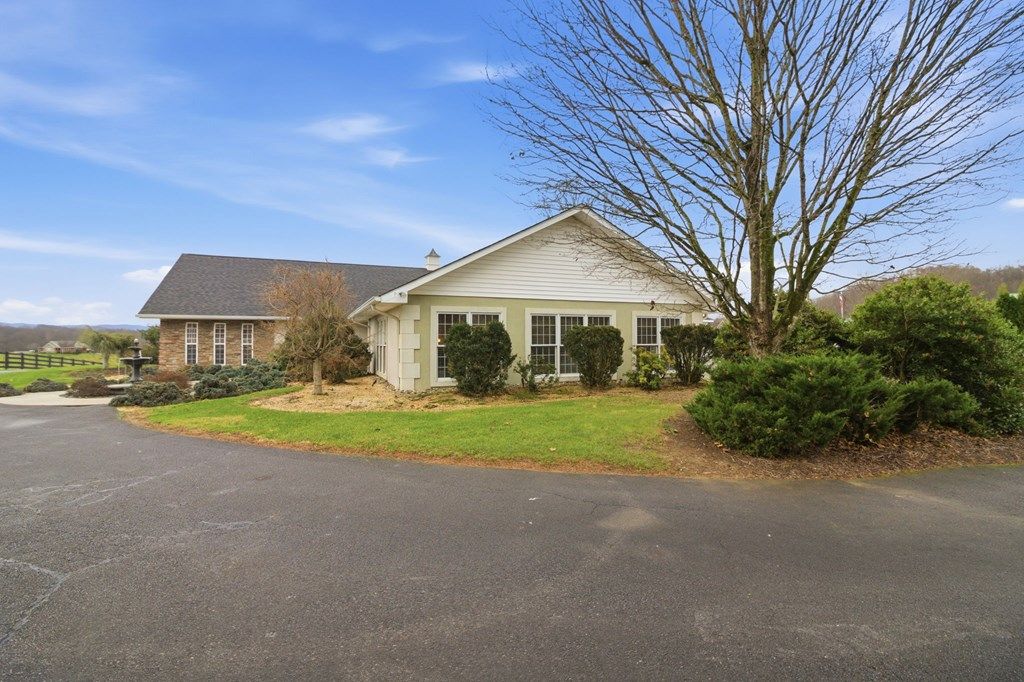 Photo of 22120 Flame Leaf Drive, Bristol, VA 24202 (MLS # 104300)