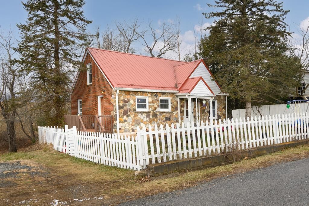 Photo of 287 Tabernacle Rd, Fries, VA 24330 (MLS # 104613)