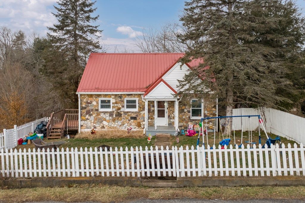 Photo of 287 Tabernacle Rd, Fries, VA 24330 (MLS # 104613)