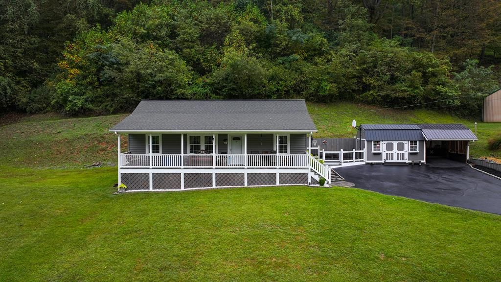 Photo of 503 Ridgeview Rd, Saltville, VA 24370 (MLS # 103530)