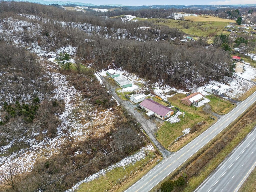 Photo of 2202 Lee Highway, Marion, VA 24354 (MLS # 104388)
