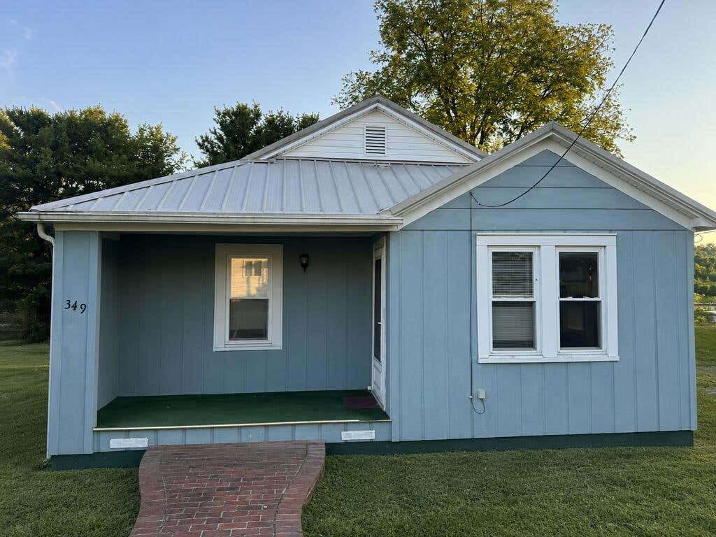 Photo of 349 Valleyview St, North Tazewell, VA 24630 (MLS # 111622)