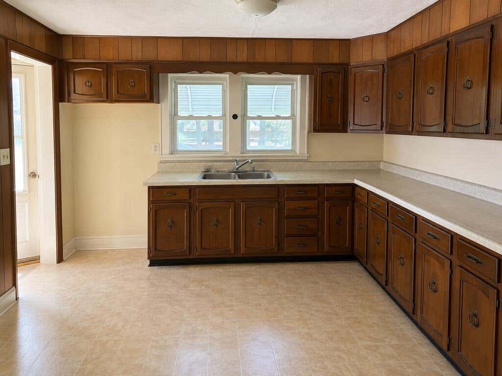 Photo of 349 Valleyview St, North Tazewell, VA 24630 (MLS # 111622)