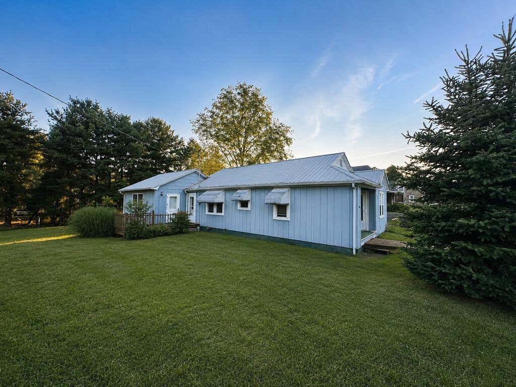 Photo of 349 Valleyview St, North Tazewell, VA 24630 (MLS # 111622)