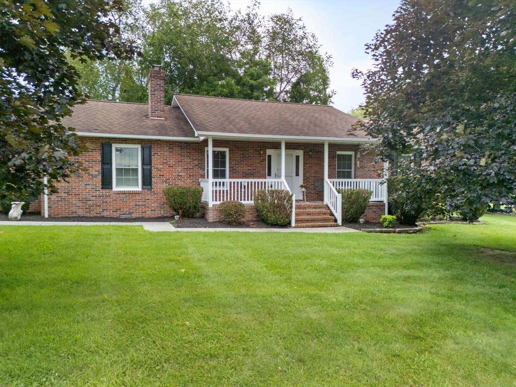 Photo of 506 Cherry Hill Dr, Abingdon, VA 24210 (MLS # 111152)