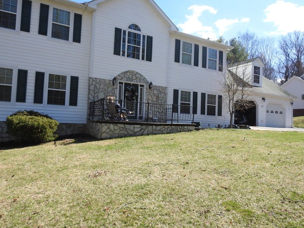 Photo of 337 Fox Run Dr, Galax, VA 24333 (MLS # 109621)