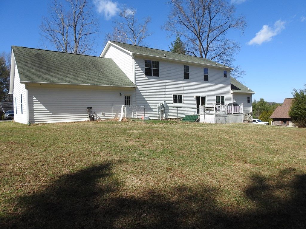 Photo of 337 Fox Run Dr, Galax, VA 24333 (MLS # 109621)