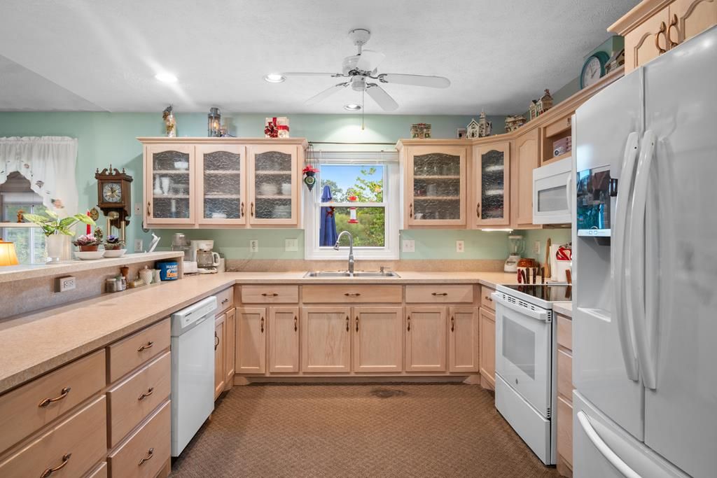 Photo of 170 Holly Ridge Dr, Cana, VA 24317 (MLS # 103573)