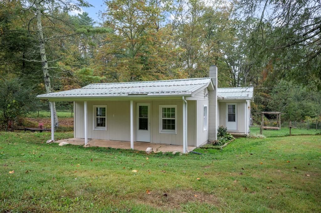 Photo of 487 Dry Twig Rd, Laurel Fork, VA 24352 (MLS # 103603)