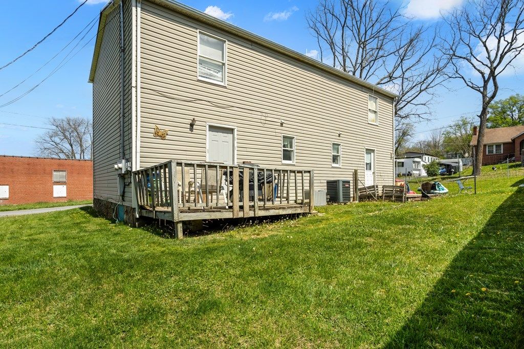 Photo of 144 Greenway Ave, Marion, VA 24354 (MLS # 109794)