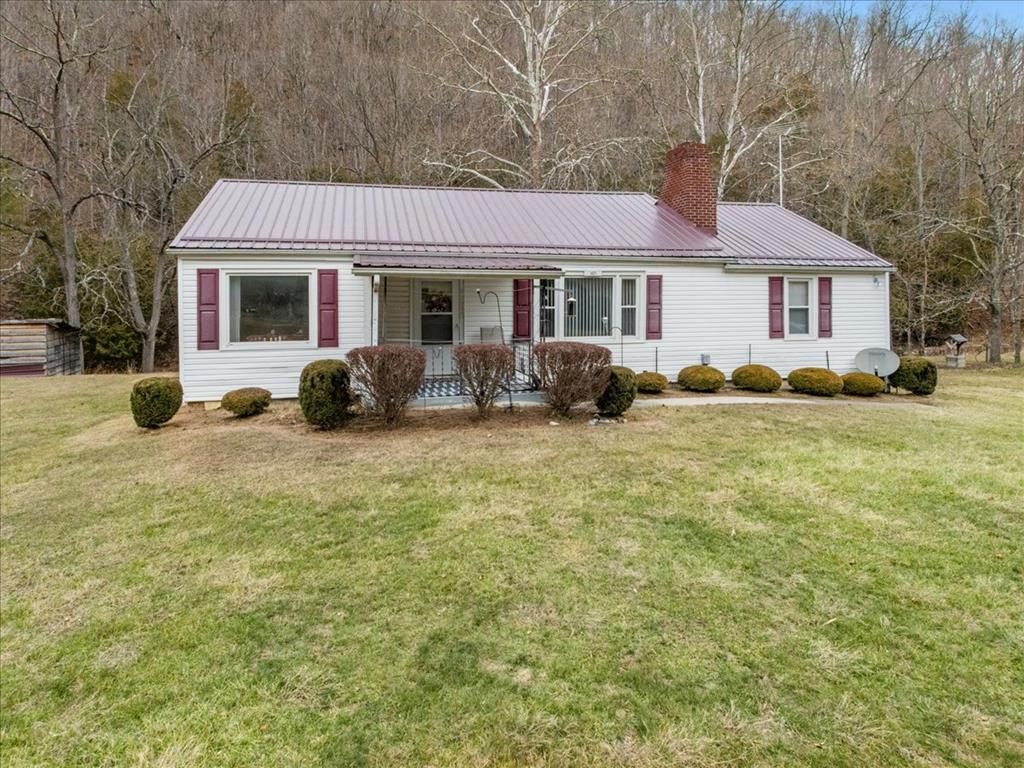 Photo of 1421 Sunset River Road, Ceres, VA 24318 (MLS # 104402)