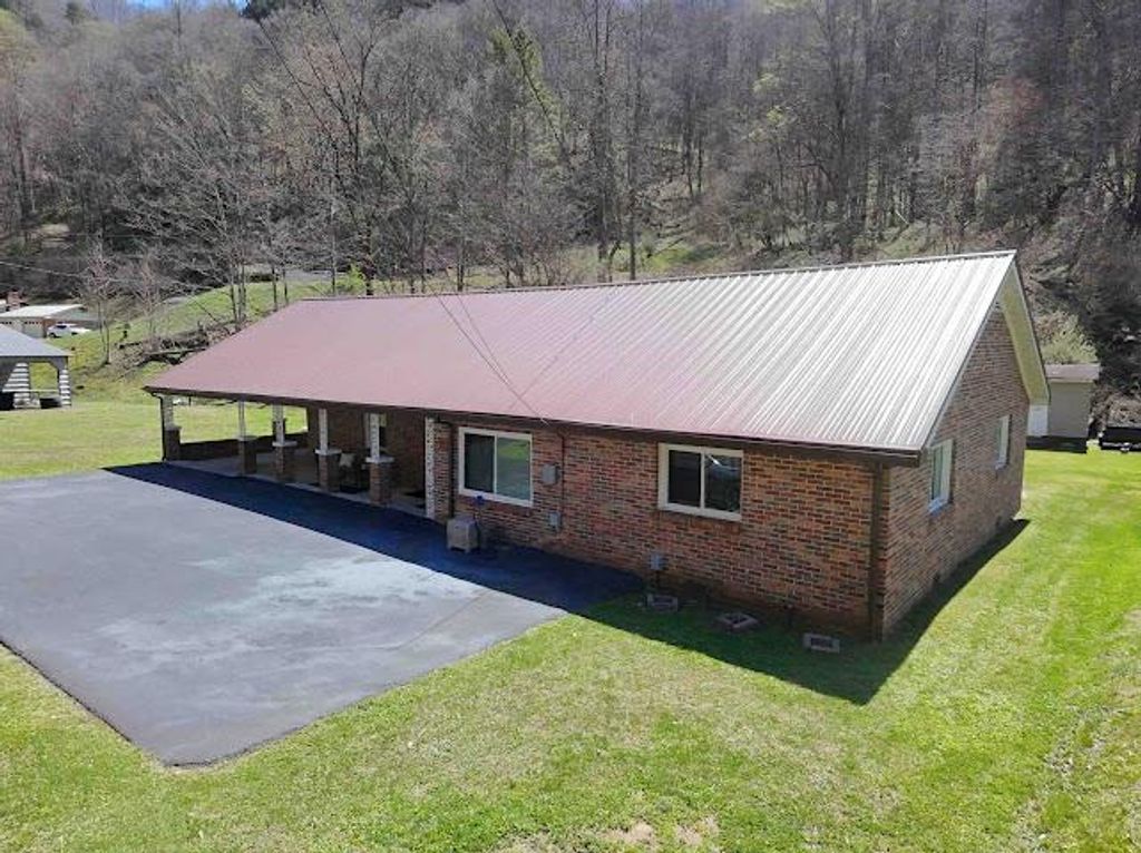 Photo of 11432 Slate Creek Road, Grundy, VA 24614 (MLS # 109543)