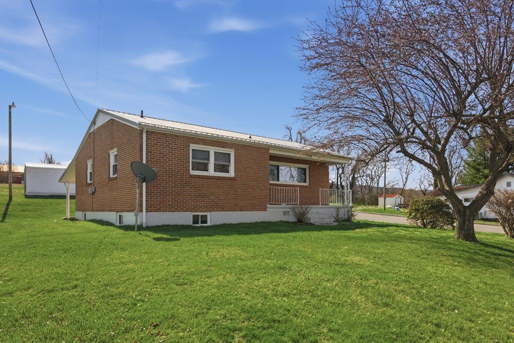 Photo of 505 E E Lexington St, Wytheville, VA 24382 (MLS # 109189)