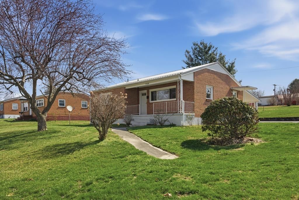 Photo of 505 E E Lexington St, Wytheville, VA 24382 (MLS # 109189)