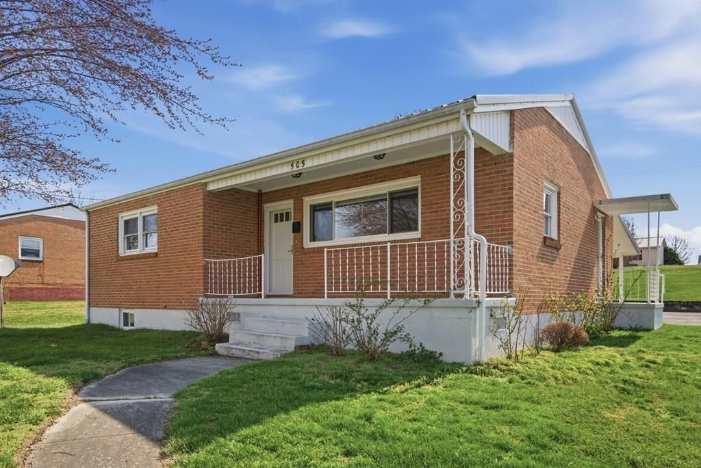 Photo of 505 E E Lexington St, Wytheville, VA 24382 (MLS # 109189)