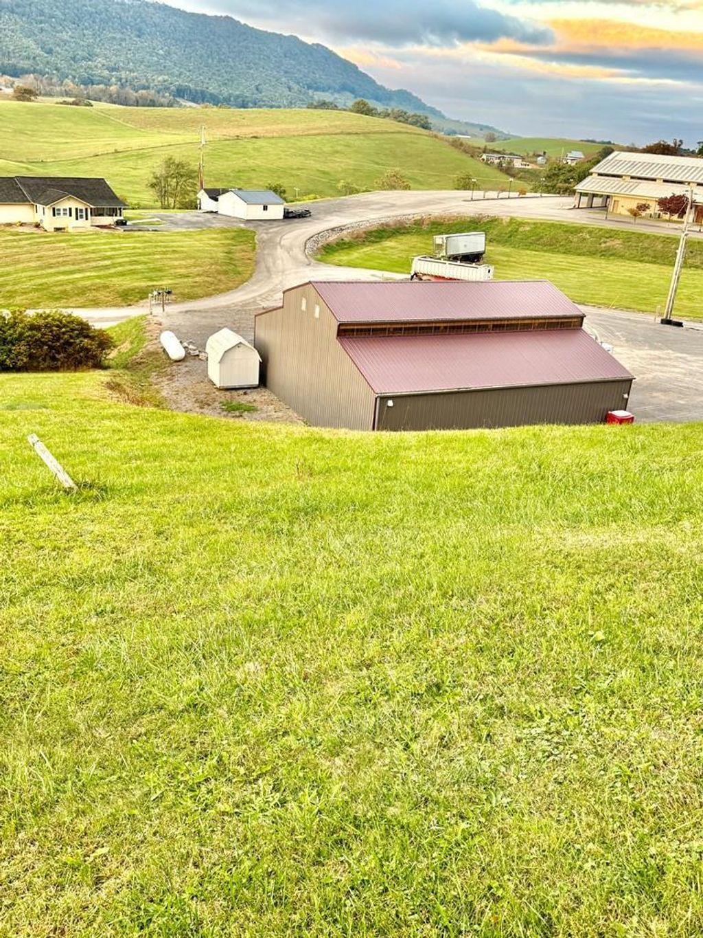 Photo of 100 Souls Harbor Ln, Cedar Bluff, VA 24609 (MLS # 104343)