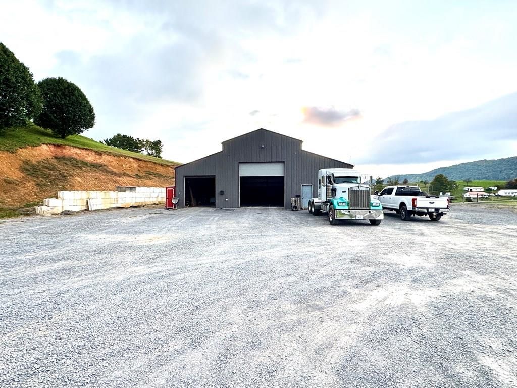 Photo of 100 Souls Harbor Ln, Cedar Bluff, VA 24609 (MLS # 104343)