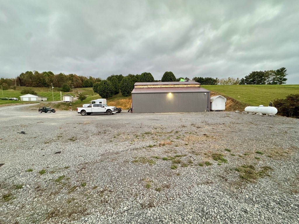 Photo of 100 Souls Harbor Ln, Cedar Bluff, VA 24609 (MLS # 104343)