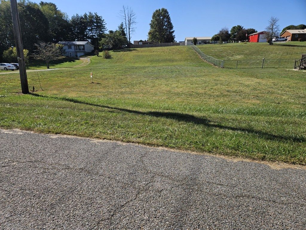 Photo of TBD Valleyview Ave #19, 26B, Rural Retreat, VA 24368 (MLS # 103680)