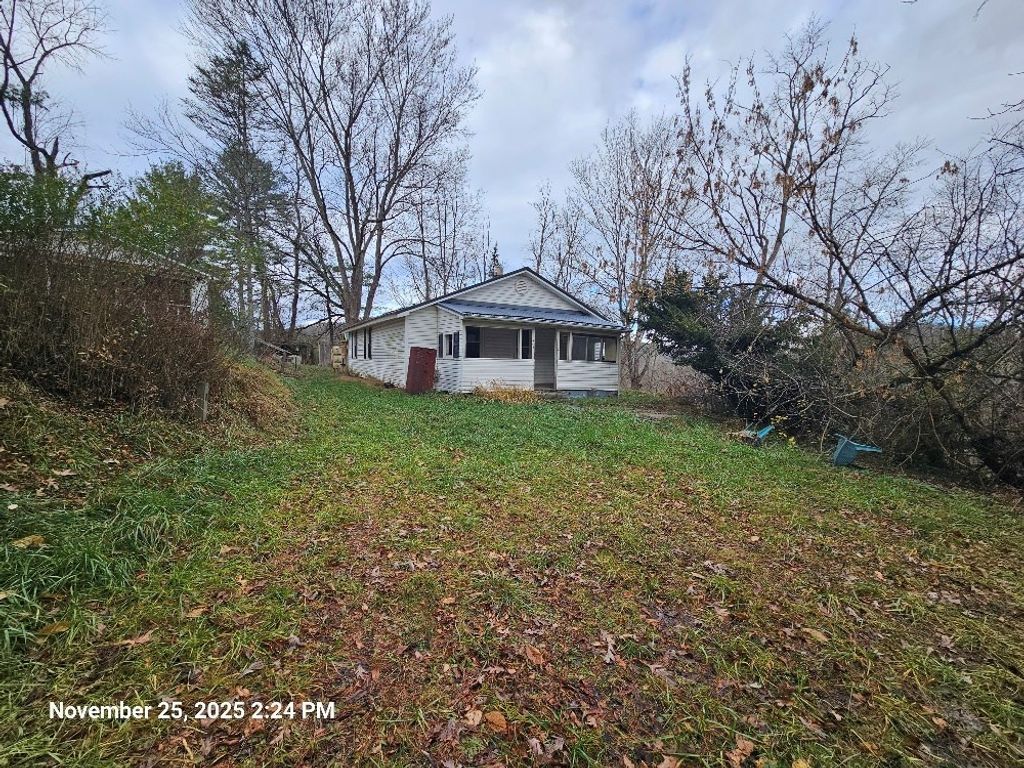 Photo of 213 Trimble Dr, Marion, VA 24354 (MLS # 104476)