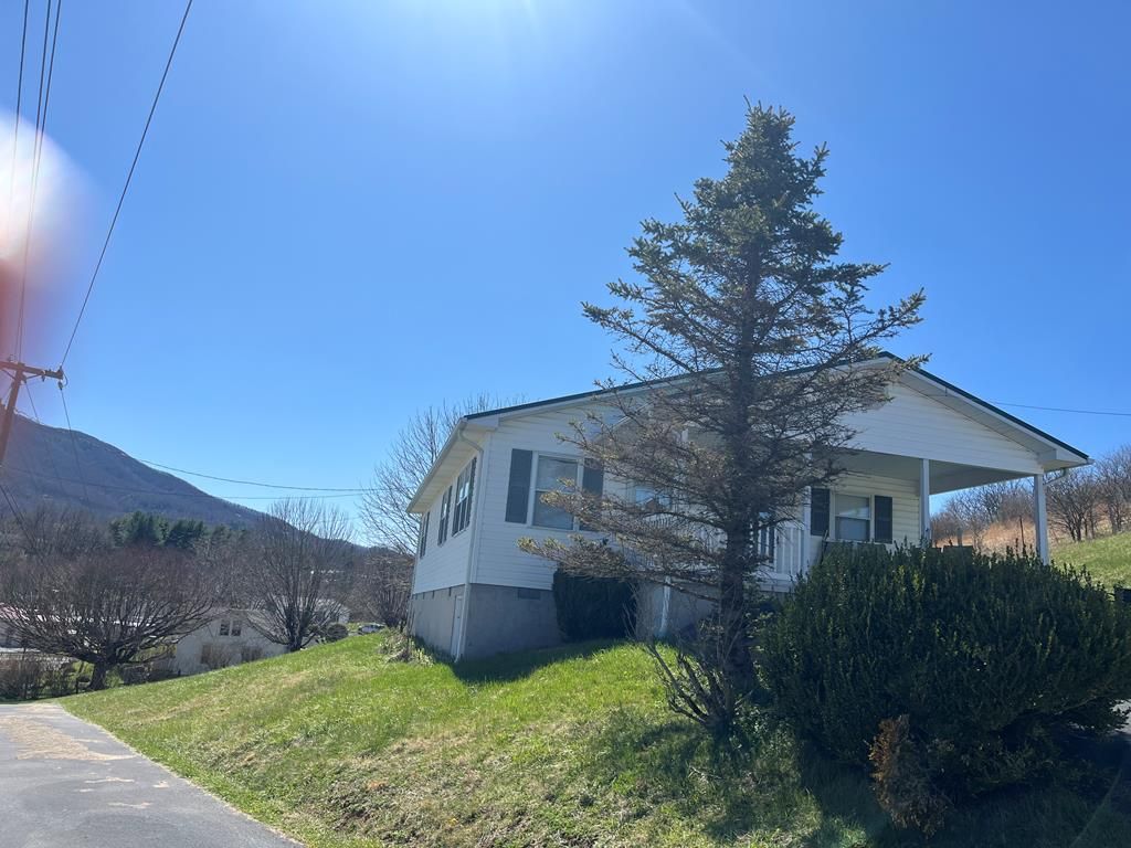 Photo of 1799 Fincastle Tpke, Tazewell, VA 24651 (MLS # 109417)