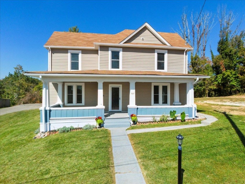 Photo of 507 Henry Avenue, Pulaski, VA 24301 (MLS # 103477)