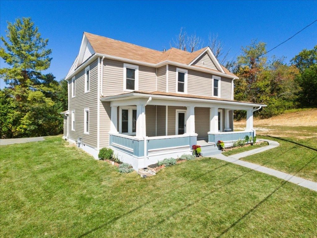 Photo of 507 Henry Avenue, Pulaski, VA 24301 (MLS # 103477)