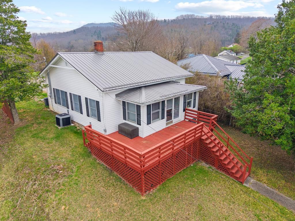 Photo of 403 S Madison Avenue, Pulaski, VA 24301 (MLS # 109547)
