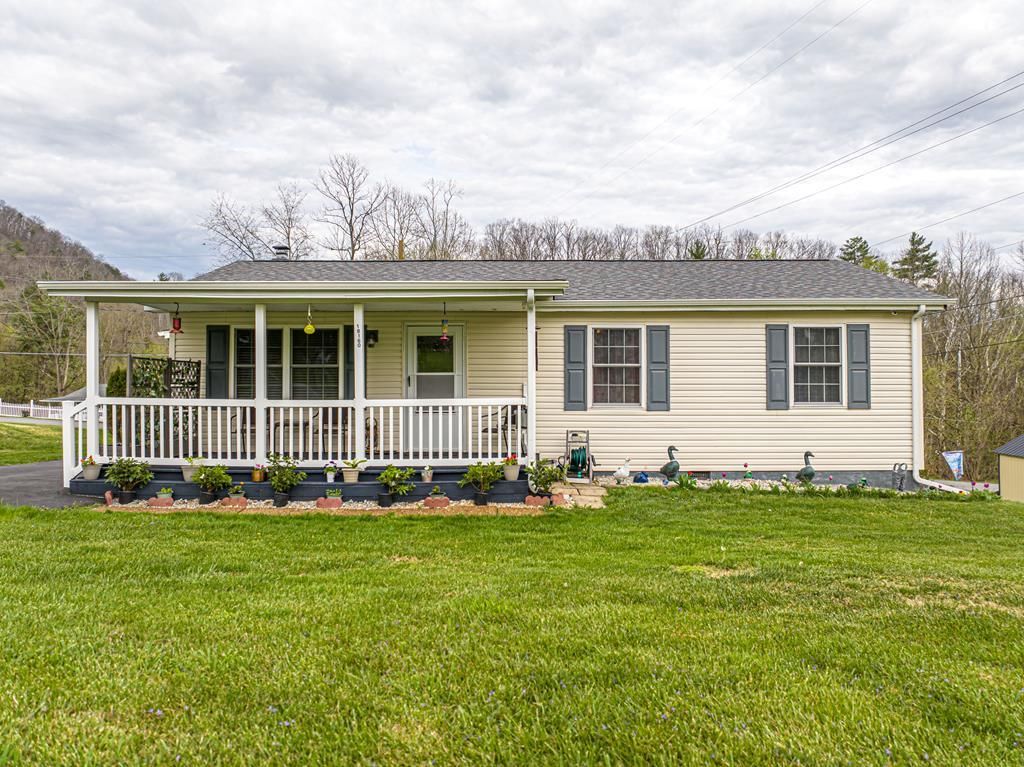 Photo of 18160 Ridgeview Dr, Abingdon, VA 24211 (MLS # 109467)