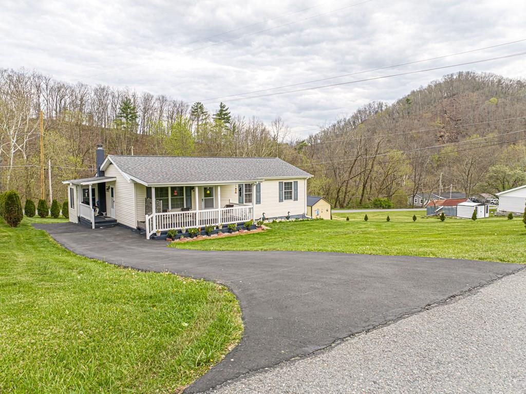 Photo of 18160 Ridgeview Dr, Abingdon, VA 24211 (MLS # 109467)