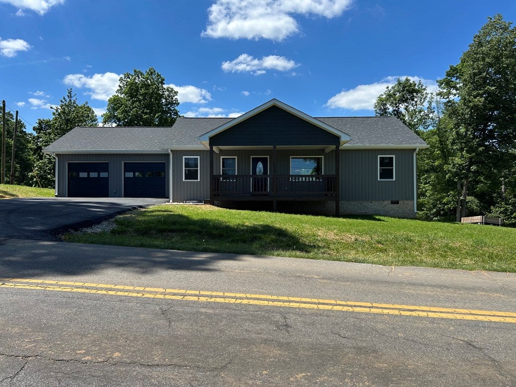Photo of 336 336 Edgewood Dr, Hillsville, VA 24343 (MLS # 110424)