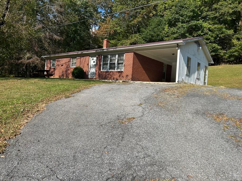 Photo of 427 Blackberry Ln, Galax, VA 24333 (MLS # 103509)