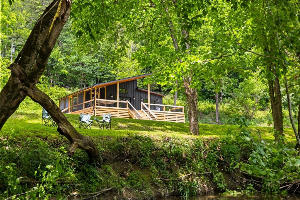 Photo of 3307 Lunsford Mill Road, Hiltons, VA 24258 (MLS # 112323)