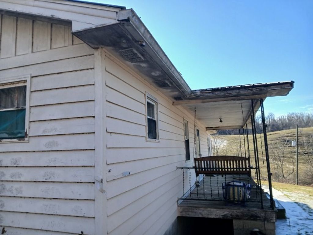 Photo of 2221 Daywood Ln, Marion, VA 24354 (MLS # 105890)