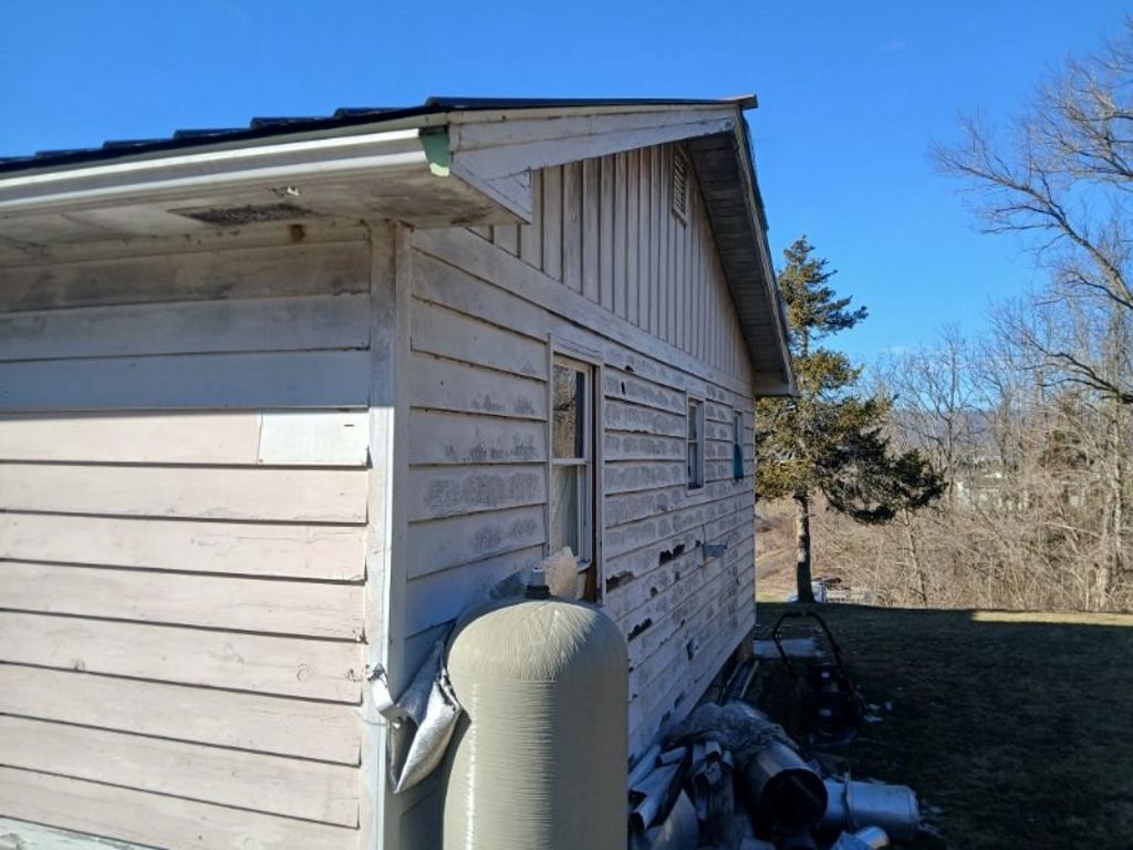 Photo of 2221 Daywood Ln, Marion, VA 24354 (MLS # 105890)