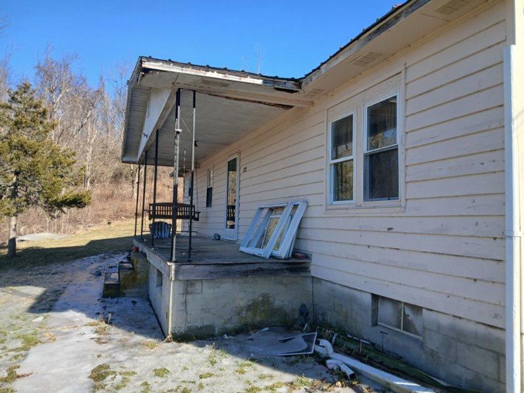 Photo of 2221 Daywood Ln, Marion, VA 24354 (MLS # 105890)