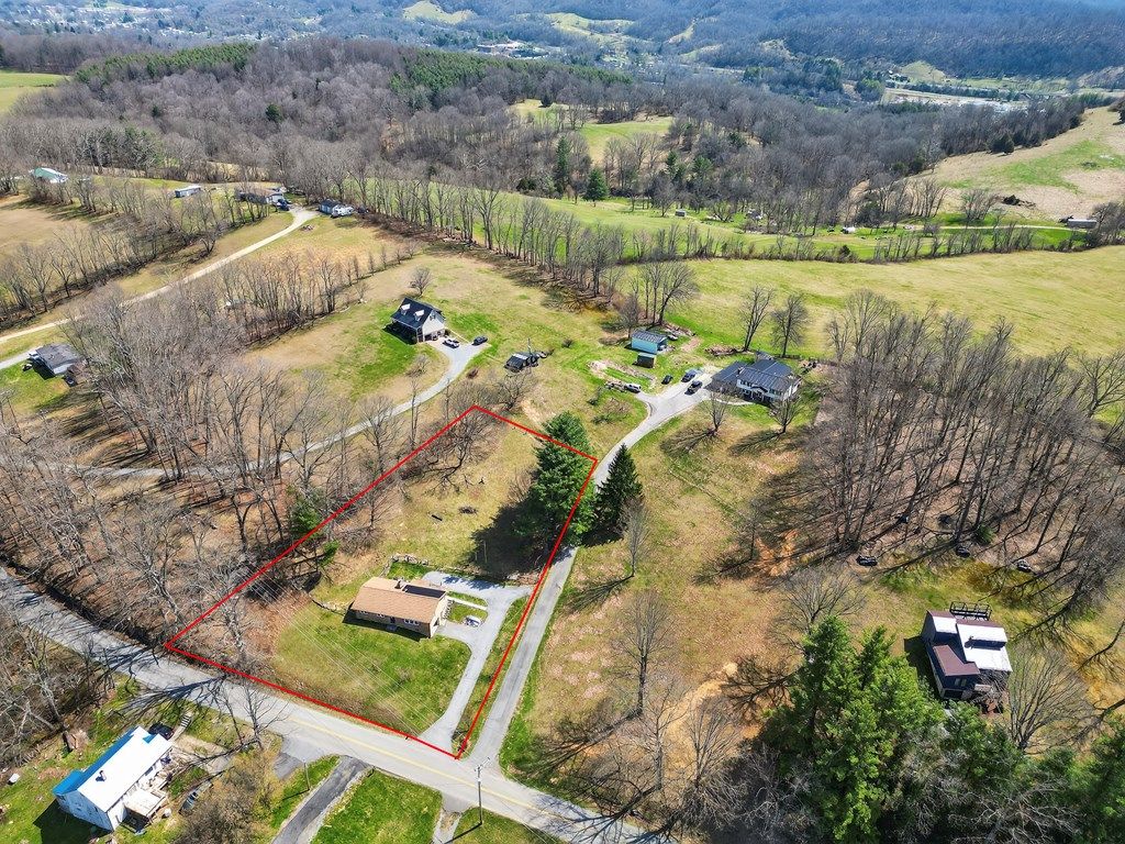 Photo of 1306 W Chilhowie St, Marion, VA 24354 (MLS # 109386)