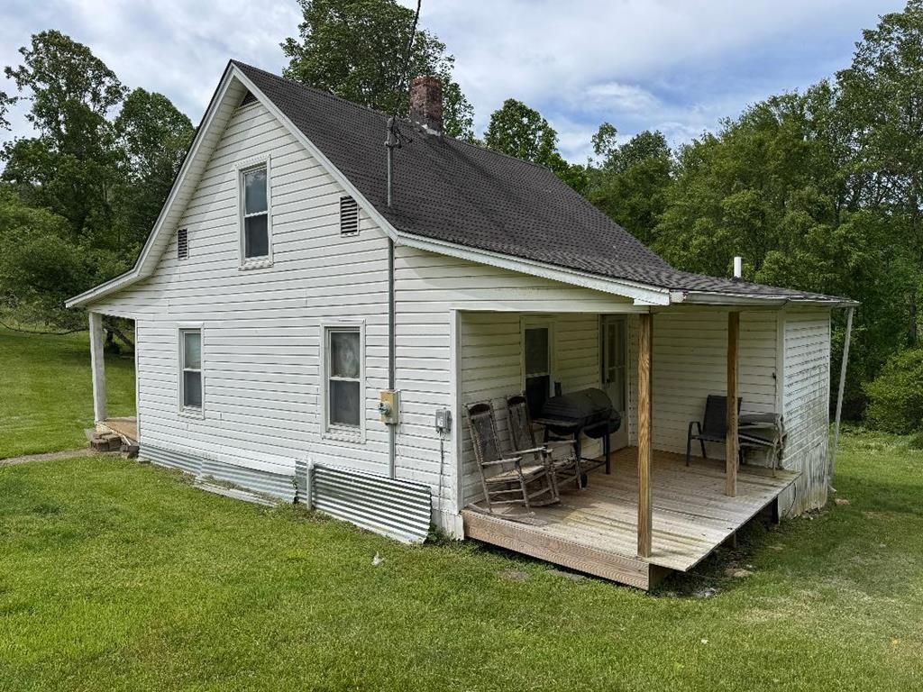 Photo of 402 Dickerson Rd, Willis, VA 24343 (MLS # 99958)