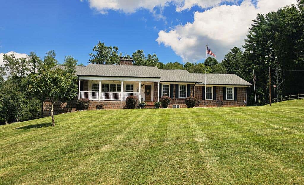Photo of 627 Marion Avenue, Tazewell, VA 24651 (MLS # 111628)