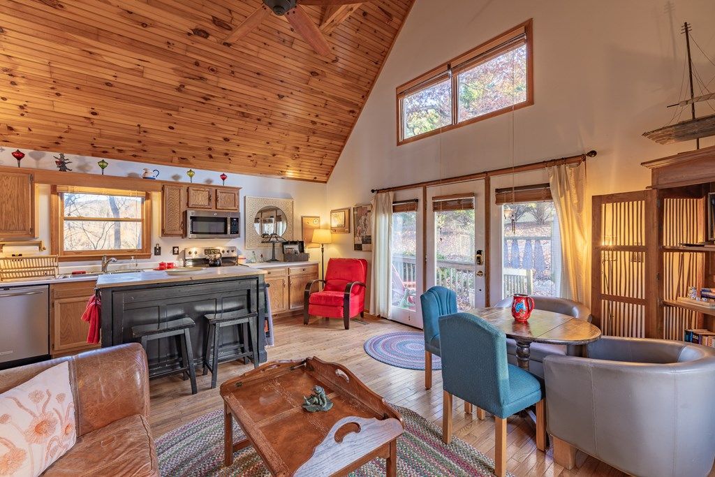 Photo of 32209 Rambo Street, Damascus, VA 24236 (MLS # 104158)