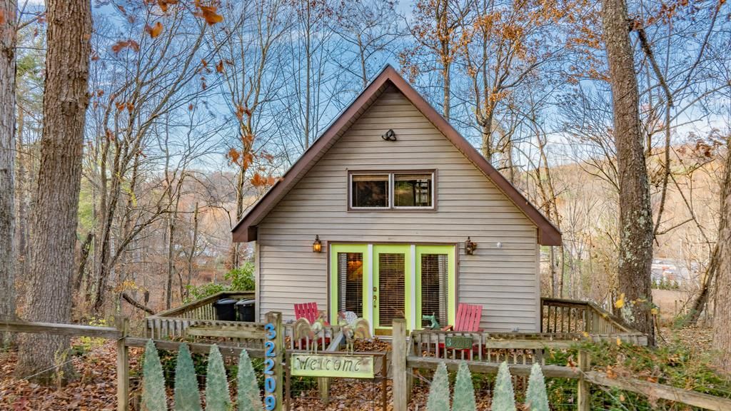 Photo of 32209 Rambo Street, Damascus, VA 24236 (MLS # 104158)