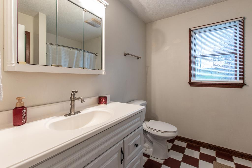 Glade Spring, Virginia 24340, United States, 3 Bedrooms Bedrooms, ,2 BathroomsBathrooms,Residential,Active,31963