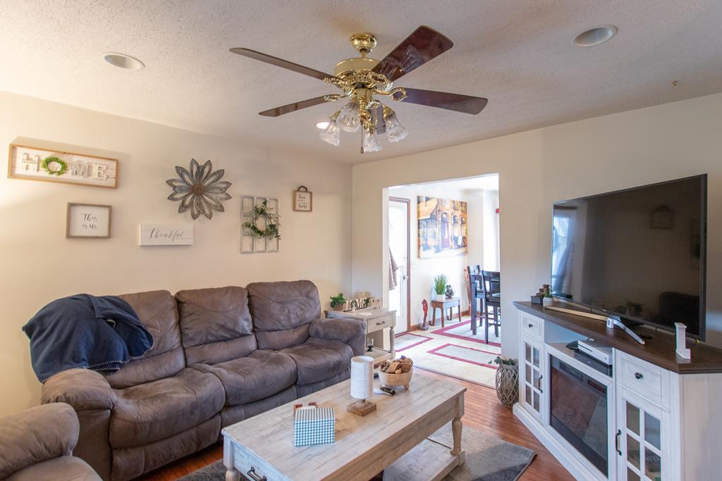 Glade Spring, Virginia 24340, United States, 3 Bedrooms Bedrooms, ,2 BathroomsBathrooms,Residential,Active,31963