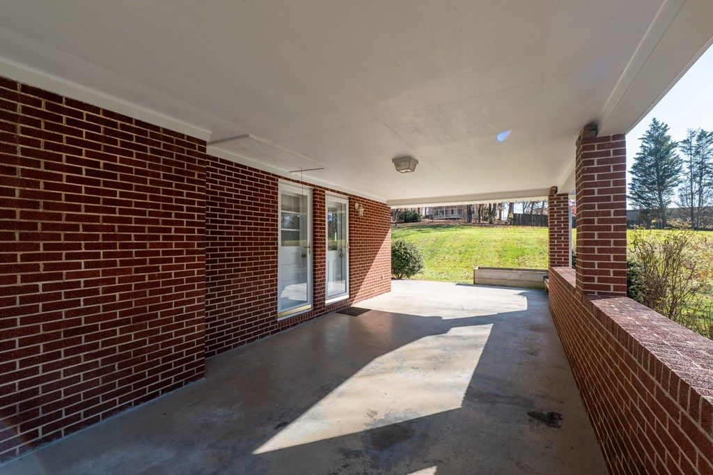 Photo of 19168 Mercedes Dr, Abingdon, VA 24210 (MLS # 104230)